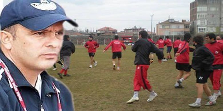 Hak Ettiğimiz Yerde Değiliz - Bafra Belediyespor Teknik Direktörü Sedat Kalaycı,`Oynadığımız iki maçımızı kendi bireysel hatalarımız yüzünden kaybettik. En kısa zamanda toparlanıp grupta hak ettiğimiz yerlere geleceğiz` dedi.