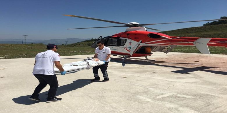 Ayağı Kesilen 3 YaşındakiÇocuğun Yardımına Ambulans Helikopter Yetişti - Samsunda ayağı bilekten kesilen 3 yaşındaki çocuğun yardımına 112 Acil Servise ait ambulans helikopter yetişti