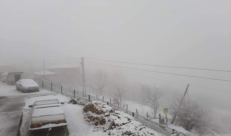 Alacam’a mart karı - Samsun’un Alaçam ilçesinde yoğun kar yağışı hayatı olumsuz etkiliyor.