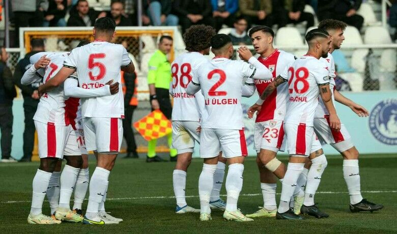 Samsunspor 7 maçtır kaybetmiyor
 - Spor Toto 1. Lig takımlarından Samsunspor, ligde oynadığı son 5 maç ve kupada yaptığı son 2 müsabaka olmak üzere toplam 7 maçtır kaybetmiyor.
