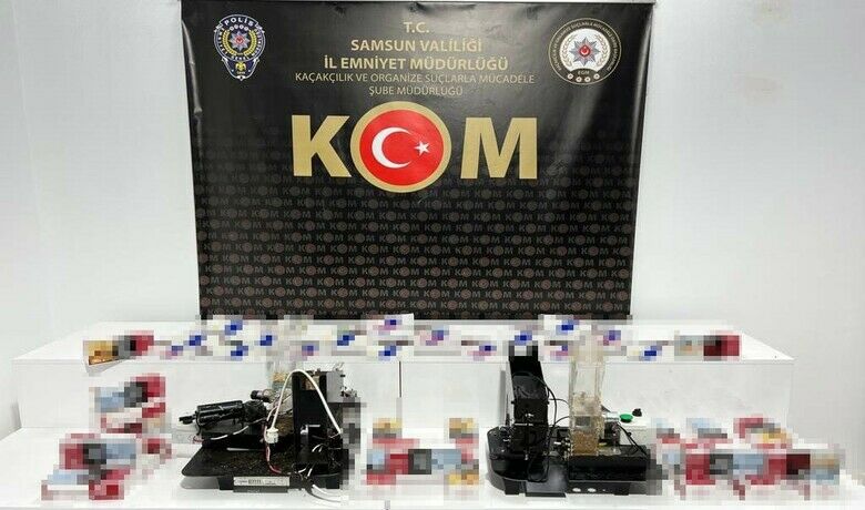 Samsun’da 7 bin 200 dal makaron ele geçirildi
 - Samsun’da KOM polisi tarafından bir ikamete yapılan operasyonda gümrük kaçağı 7 bin 200 dal makaron ve 2 adet elektrikli sigara sarma makinesi ele geçirildi.