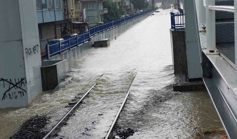 Samsun - Sivas demiryolu sele teslim oldu
 - Samsun’da etkili olan sel suları Samsun-Sivas demiryolunu da kapladı ve demiryolu adeta dereye döndü.