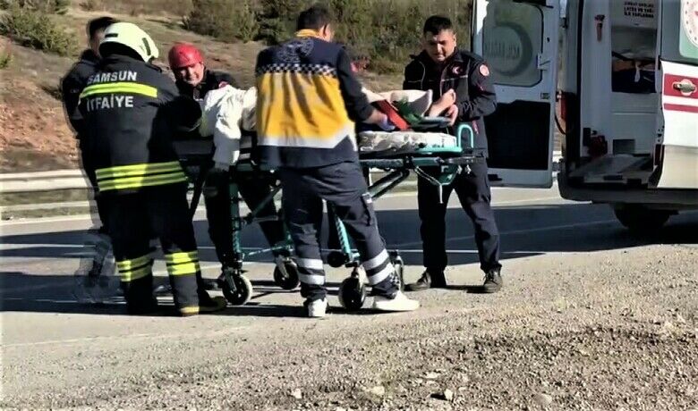 Hafif ticari araç takla attı: 3’ü ağır 6 yaralı
 - Samsun’un Kavak ilçesinde hafif ticari aracın takla attığı kazada 3’ü ağır 6 kişi yaralandı.