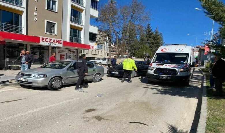 Samsun’da 4 aracın karıştığı kaza: 3 yaralı
 - Samsun’un Kavak ilçesinde 4 aracın karıştığı trafik kazasında 3 kişi yaralandı.