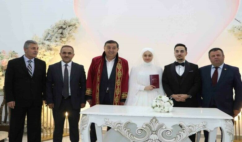 Başkan İkiz, ilk nikahını kıydı
 - Samsun’un Havza Belediye Başkanı Murat İkiz, göreve başladıktan sonra ilk nikahını kıydı.