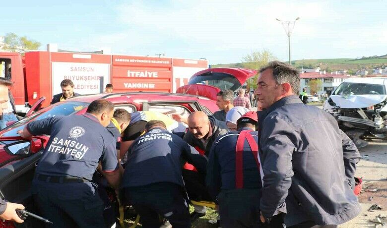 Samsun’da trafik kazası: 3’ü çocuk 8 yaralı
 - Samsun’un Havza ilçesinde iki otomobilin çarpıştığı trafik kazasında 3’ü çocuk 8 kişi yaralandı.