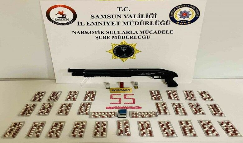 Samsun’da uyuşturucu operasyonu: 3 gözaltı
 - Samsun’da narkotik polisi tarafından düzenlenen uyuşturucu operasyonunda 3 kişi gözaltına alındı.