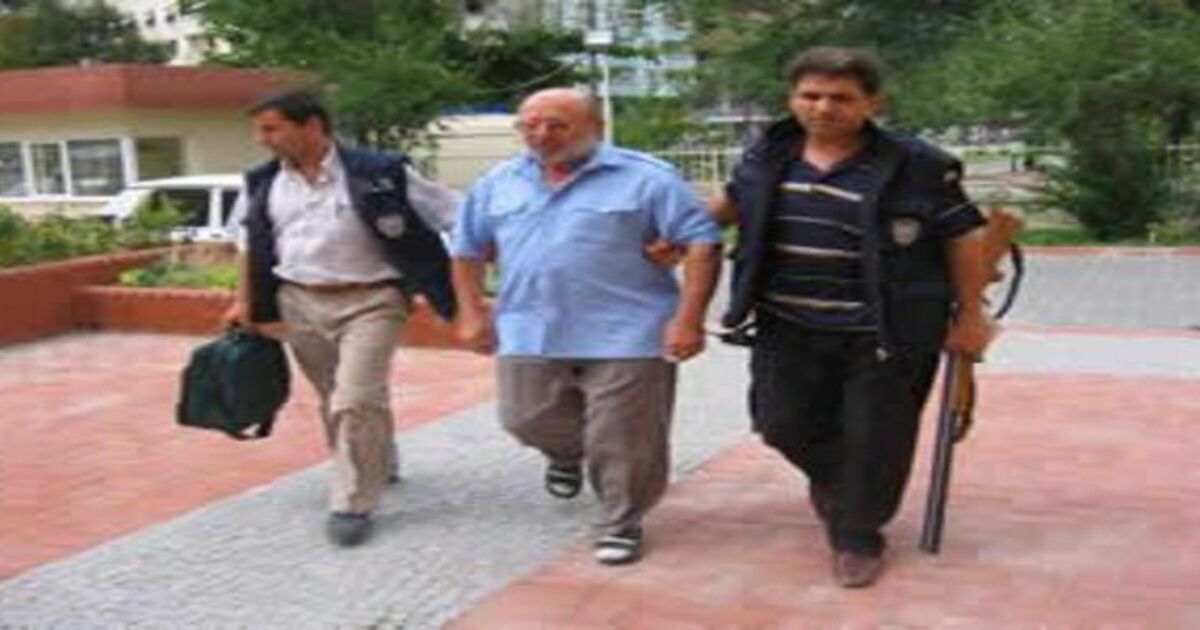 Baba oğlunu öldürdü