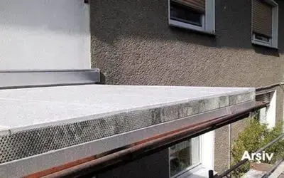Balkondan düşen çocuk yaralandı