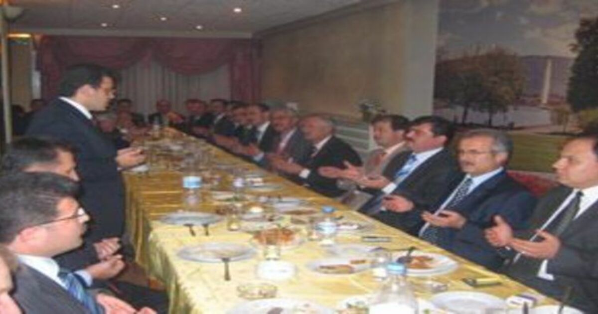 Kaymakama iftarlı veda yemeği
