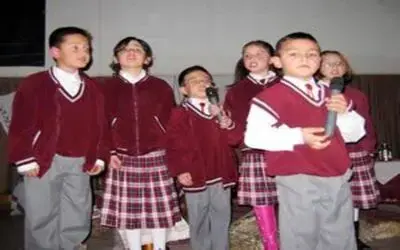 Öğrenciler okudu veliler alkışladı