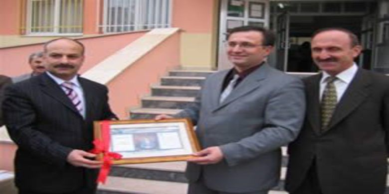 Bayraklı karne sevinci - 0
