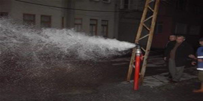 Belediyeden yangın vanaları tahliyesi - 0