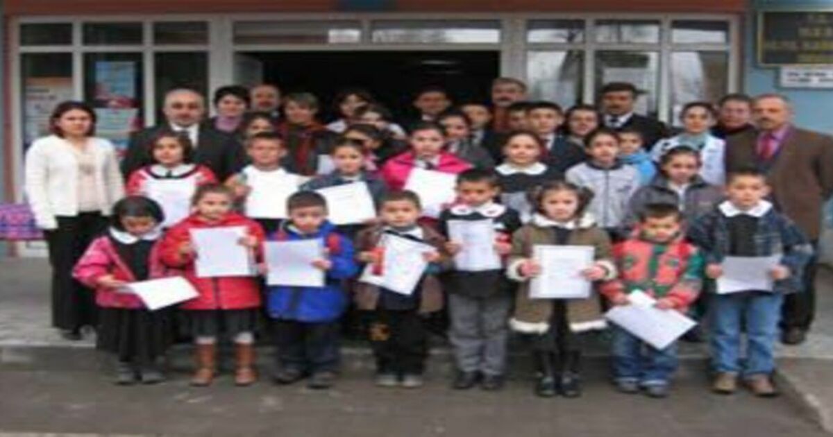 50. Yıl İ.Ö.Okulundan başarılı öğrencilere ödül