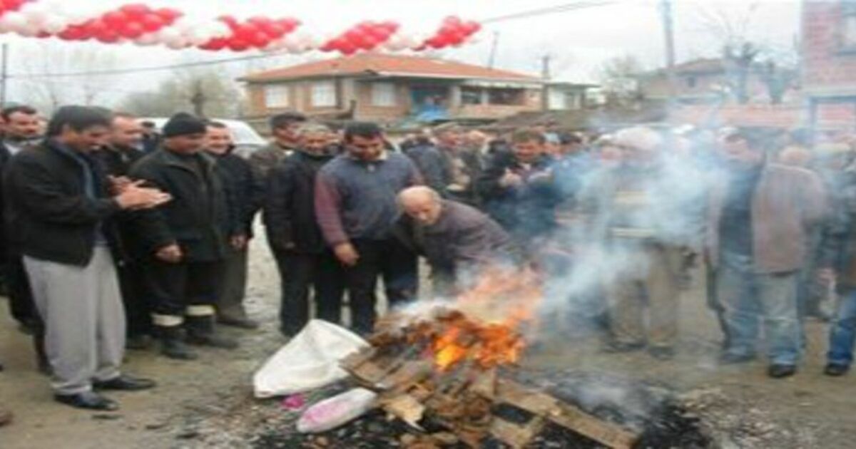 Bafra`da tütün yakma eylemi