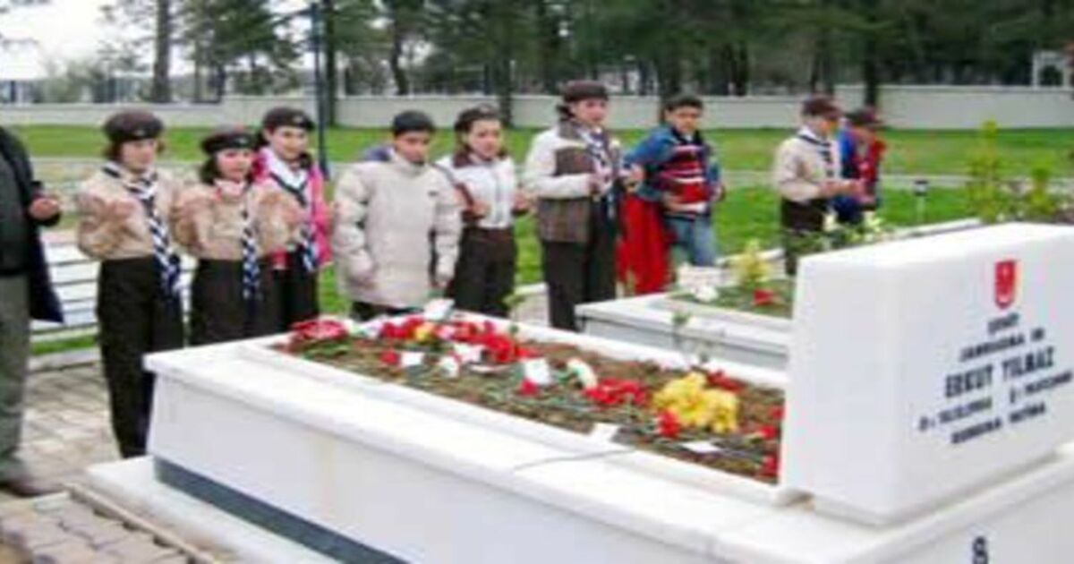İzcilerden şehitmezarlarına ziyaret