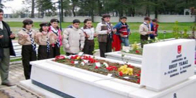 İzcilerden şehitmezarlarına ziyaret - 0