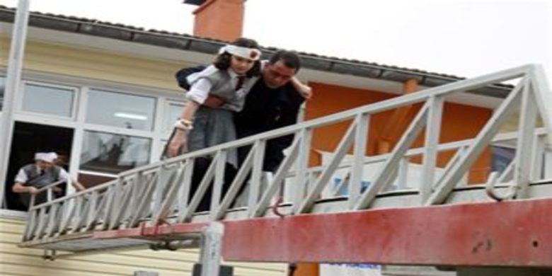 Fatih ilköğretim okulundagerceğini aratmayan yangın tatbikatı - 0