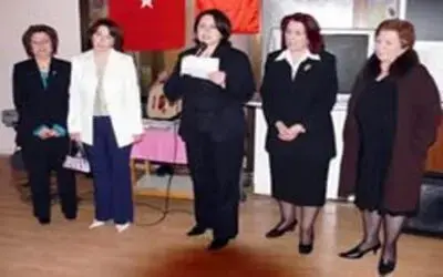 Yardımseverler derneğinden yemek