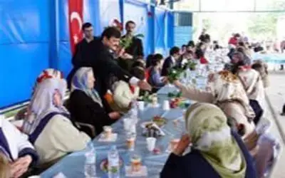 Belediyeden annelere anlamlı yemek