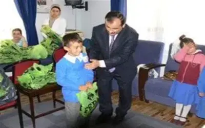 Öğrencilere ayakkabı bağışı yapıldı