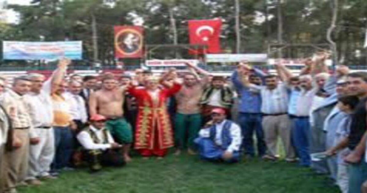 Bengü güreşlerinde Başpehlivan Salih Erinç