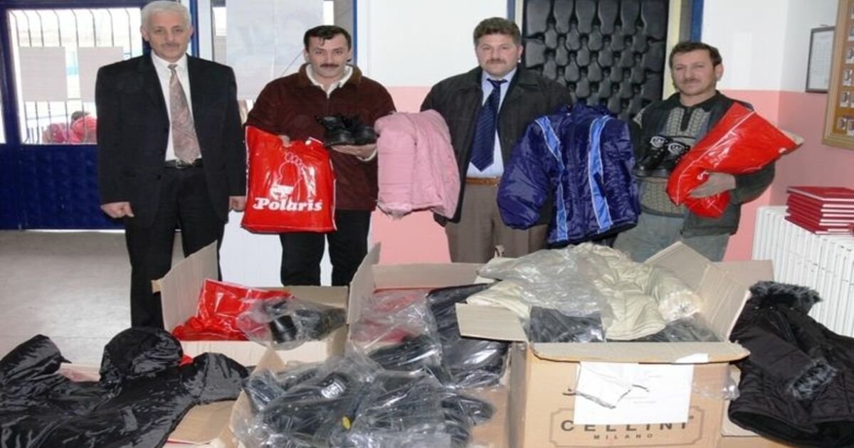 Öğrencilere Kaban Ve Bot Yardımı