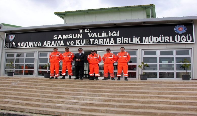 Arama Ve Kurtarma Birliği Faaliyetleri Sivil Savunma Arama Ve Kurtarma Birlik MüdürüUfuk Solmaz: "2006 Yılındaki 69 Görevde 48 Kişi Canlı, 37 Kişi Ölü Kurtarıldı" - Samsun Sivil Savunma Arama ve Kurtarma Birlik Müdürü Ufuk Solmaz, "2006 yılındaki 69 görevde 48 kişi canlı, 37 kişi ölü olarak kurtarıldı" dedi.