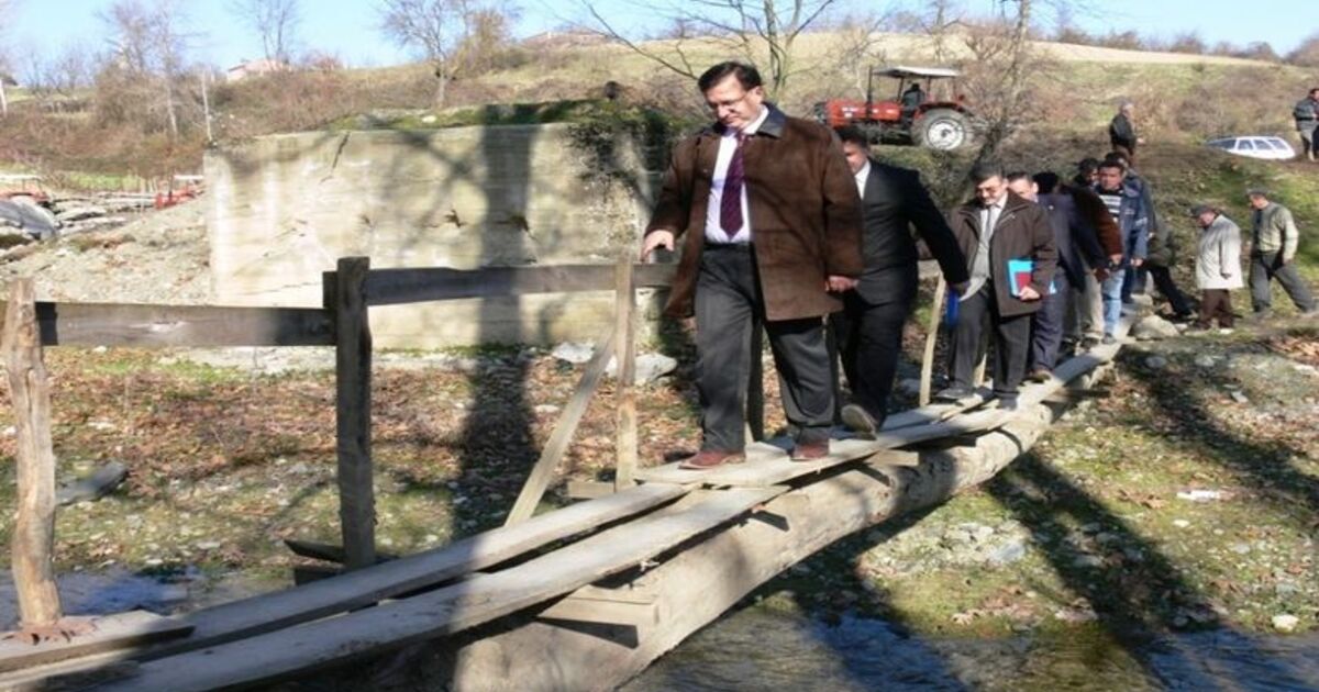 Kaymakam Dınkırcı'nın Köy Gezileri Bafra Kaymakamı Bekir Dınkırcı, İlçeye Bağlı Örencik, İlyaslı, Kamberli, Terzili, Kuşluğan Ve Türk Köylerini Ziyaret Etti Kaymakam Bekir Dınkırcı: "Ekip Çalışmasıyla Sorunları Çözeceğiz"