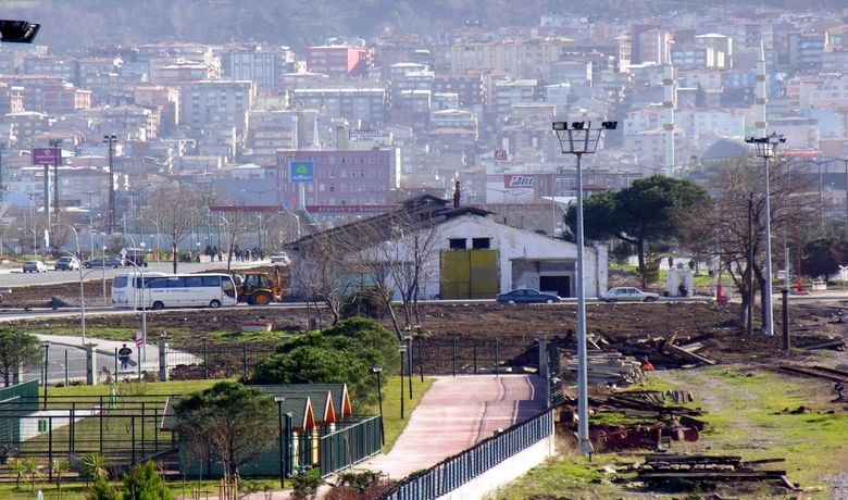 Samsun'da Sahil Düzenlemesi - Samsun Büyükşehir Belediyesi'nin halkı denizle kucaklaştırmayı amaçladığı sahil düzenlemeleri kapsamında Devlet Demir Yolları'na (DDY) ait binaların bulunduğu sahil güzergahı yeniden düzenlenecek.