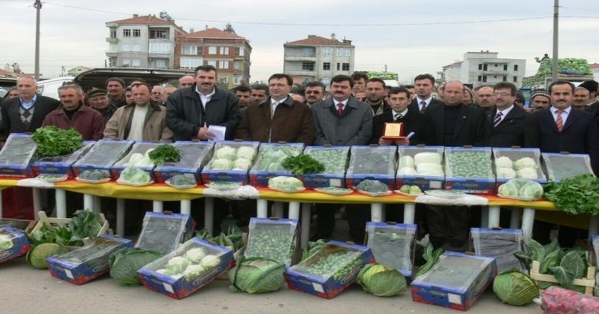 Kışlık Sebze Yetiştiriciliğinde "Tarla Günü" Samsun'un Bafra İlçesi'nde, İyi Tarım Uygulamaları Kapsamında Gerçekleştirilen Eurepgap Sertifikalı Kışlık Sebze Yetiştiriciliğini Yaygınlaştırmak İçin "Tarla Günü" Düzenlendi