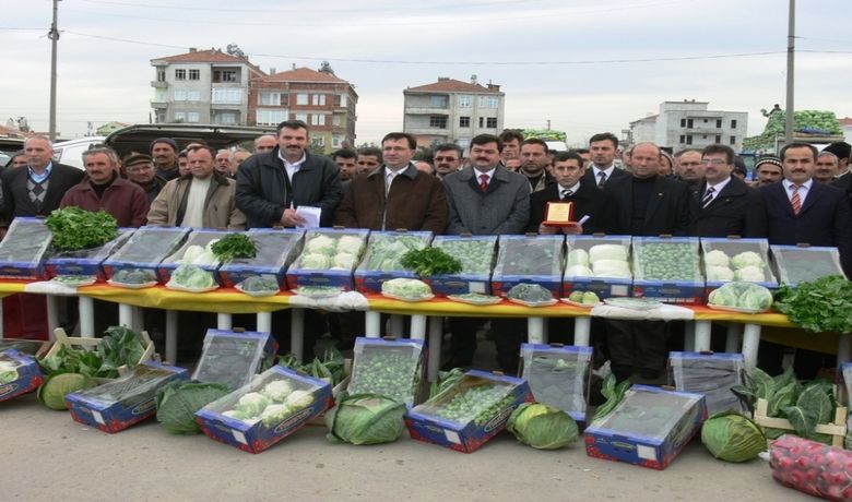 Kışlık Sebze Yetiştiriciliğinde "Tarla Günü" Samsun'un Bafra İlçesi'nde, İyi Tarım UygulamalarıKapsamında Gerçekleştirilen Eurepgap Sertifikalı Kışlık Sebze Yetiştiriciliğini Yaygınlaştırmak İçin "Tarla Günü" Düzenlendi - Samsun'un Bafra İlçesi'nde, tarladan sofraya sağlıklı gıda üretimini yaygınlaştırmak amacıyla iyi tarım uygulamaları kapsamında gerçekleştirilen EUREPGAP sertifikalı kışlık sebze yetiştiriciliği için "tarla günü" düzenlendi.