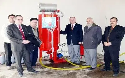 Belediyeden Biyodizel Üretimi Çetinkaya Belediye Başkanı Ahmet Akbaş: "1 Litre Biyodizeli 1.5 Ytl'ye Mal Ediyoruz" "Ürettiğimiz Biyodizeli Belediyenin Araçlarında Kullanıyoruz"