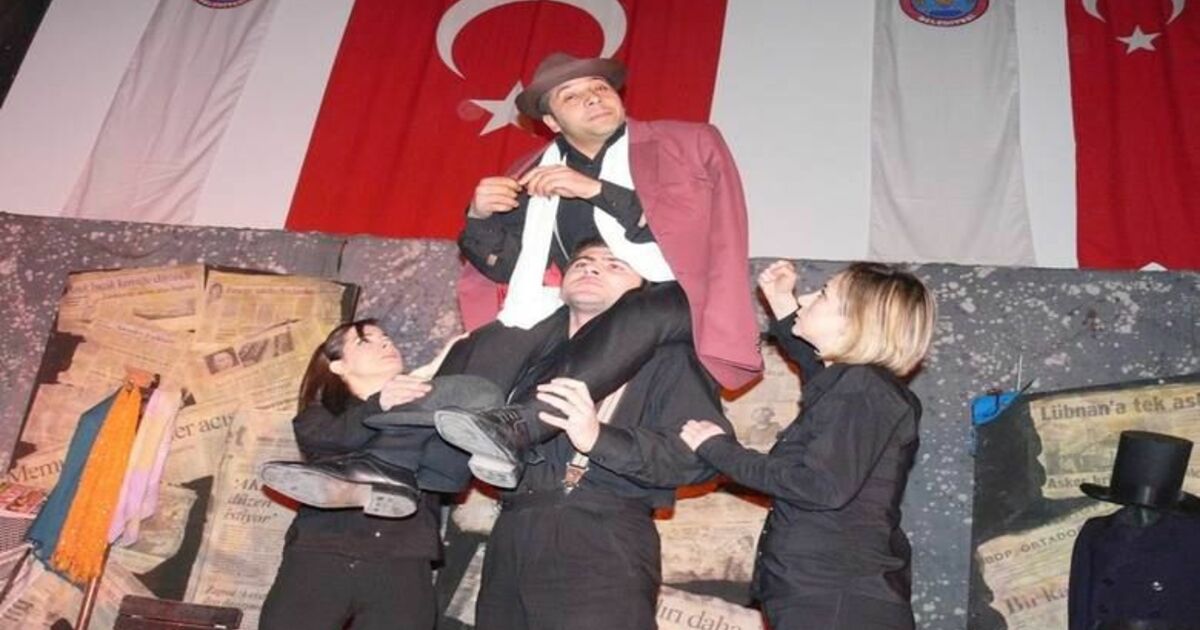 “bir Pulsuz Dilekçe, Bugün Yazsam” Adlı Oyun Sahnelendi
