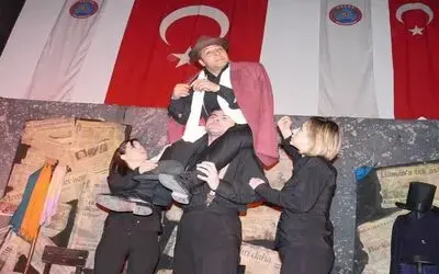 “bir Pulsuz Dilekçe, Bugün Yazsam” Adlı Oyun Sahnelendi