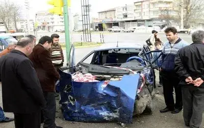Samsun'da Trafik Kazası: 1 Ölü, 4 Yaralı İki Otomobilin Çarpışması Sonucu Meydana Gelen Trafik Kazasında 1 Kişi Hayatını Kaybetti, 4 Kişi Yaralandı