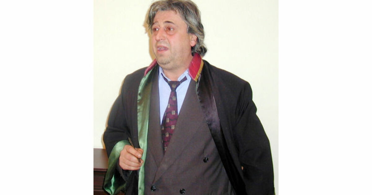Avukat Ve Kardeşinin Öldürülmesi Kız Kardeşi İle Birlikte Silahlı Saldırıya Uğrayarak Öldürülen Avukat Ahmet Koparan'ın 3 Fakülte Bitirdiği, Uzun Yıllar Öğretmen Olarak Görev Yaptığı Öğrenildi