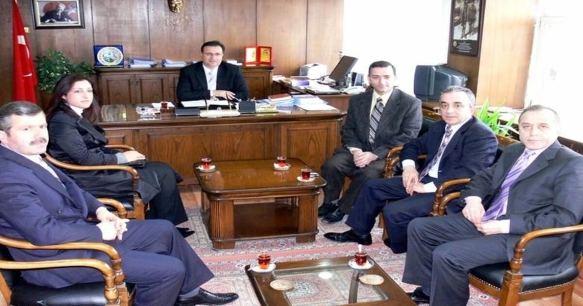 Kızılay Bafra Şubesi'nden Kaymakam Dınkırcı'ya Ziyaret Türkiye Kızılay Derneği Bafra Şubesi'nin Yeni Yönetimi, Bafra Kaymakamı Bekir Dınkırcı'yı Makamında Ziyaret Etti