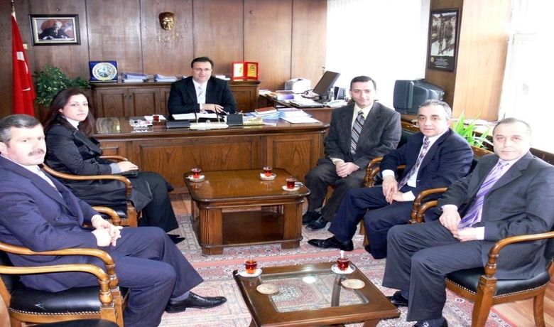 Kızılay Bafra Şubesi'nden Kaymakam Dınkırcı'ya Ziyaret Türkiye Kızılay Derneği BafraŞubesi'nin Yeni Yönetimi, Bafra Kaymakamı Bekir Dınkırcı'yı Makamında Ziyaret Etti - Türkiye Kızılay Derneği Bafra Şubesi'nin yeni yönetimi, Bafra Kaymakamı Bekir Dınkırcı'yı makamında ziyaret etti.