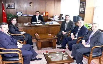 Kızılay Bafra Şubesi'nden Kaymakam Dınkırcı'ya Ziyaret Türkiye Kızılay Derneği Bafra Şubesi'nin Yeni Yönetimi, Bafra Kaymakamı Bekir Dınkırcı'yı Makamında Ziyaret Etti