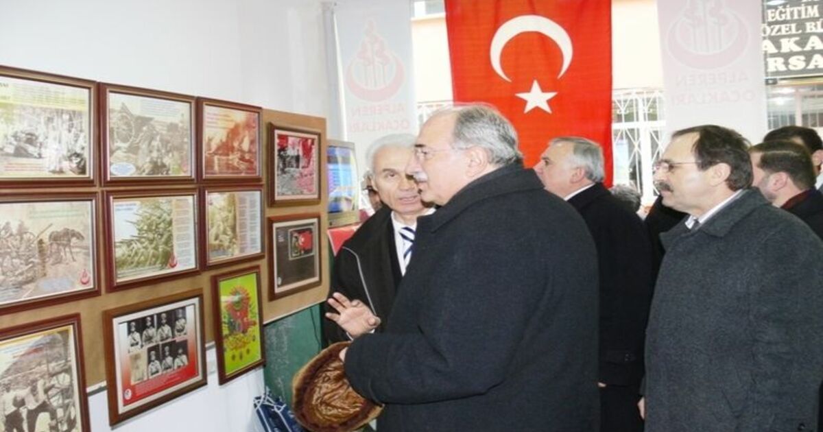 Alperen Gençlik Dergisi'nden "Çanakkale Destanı Resim Sergisi"