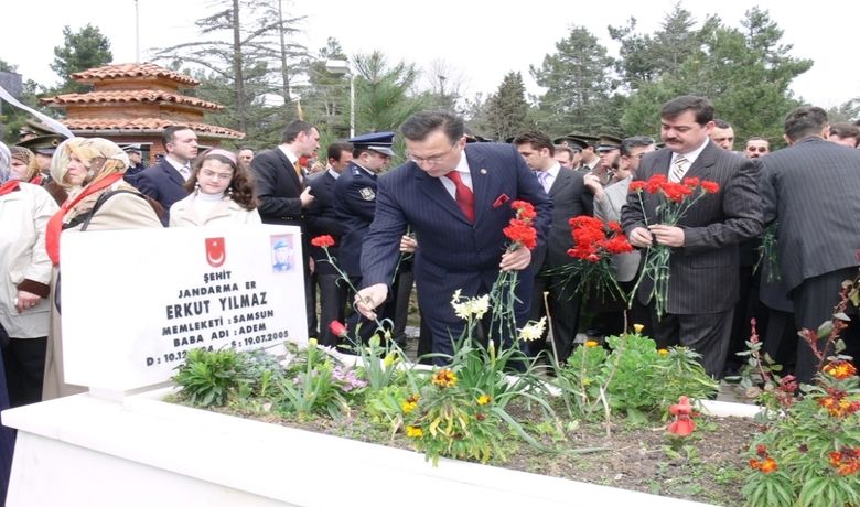 Çanakkale Zaferi'nin 92. Yıldönümü Samsun'un Bafraİlçesinde Gerçekleştirilen Törende Zafer Anıtı'na Çelenkler Konuldu - Samsun'un Bafra ilçesinde, 18 Mart Çanakkale Deniz Zaferi'nin 92. yıldönümü etkinliklerine büyük ilgi gösterildi.