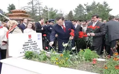 Çanakkale Zaferi'nin 92. Yıldönümü Samsun'un Bafra İlçesinde Gerçekleştirilen Törende Zafer Anıtı'na Çelenkler Konuldu
