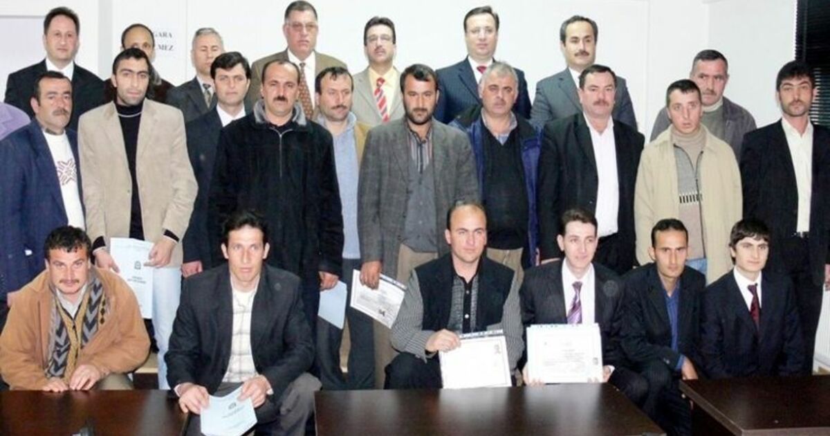 Biçerdöver Operatörlerine Sertifika Samsun'un Bafra İlçesinde Düzenlenen Biçerdöver Kursunu Başarıyla Tamamlayan 27 Biçerdöver Operatörüne Sertifikaları Törenle Verildi