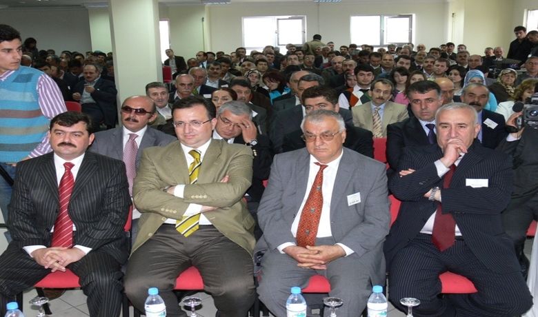 Garanti Anadolu Sohbetleri Garanti Anadolu Sohbetleri'nin 37.Buluşmasında, Bafra Tarımı İçin Yeni Fırsatlar Tartışıldı - Garanti Anadolu Sohbetleri'nin 37.'si, Bafra Ticaret Borsası toplantı salonunda gerçekleştirildi. Toplantıda, Bafra tarımı için yeni fırsatlar tartışıldı.