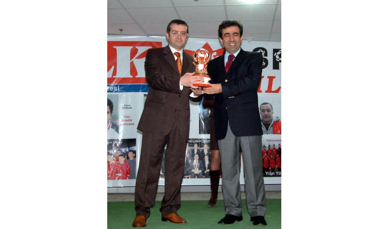 Sporun Yıldızları Ödül Töreni Samsun'un Bölgesel Gazetesi Olan Halk Gazetesi, 2006 YılındaKendi Dallarında Başarılar Elde Eden Hakem, Sporcu, Antrenör, Yönetici Ve Takımları Ödüllendirdi - Samsun'un bölgesel gazetesi olan Halk Gazetesi, 2006 yılında kendi dallarında başarılar elde eden hakem, sporcu, antrenör, yönetici ve takımları ödüllendirdi.