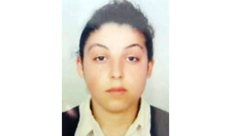 16 Yaşındaki Genç Kız Kayıp "İş Aramaya Gidiyorum" DiyeEvden Ayrılan 16 Yaşındaki Nilgün Yeşil'den 5 Gündür Haber Alınamıyor - Samsun'un Bafra ilçesine bağlı Çetinkaya beldesinde, "İş aramaya gidiyorum" diye evden ayrılan 16 yaşındaki Nilgün Yeşil'den 5 gündür haber alınamıyor.