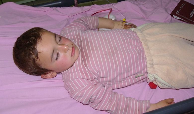 Pencereden Düşen Çocuk Ölümden Döndü - Samsun'un Yakakent ilçesinde 2. kattaki