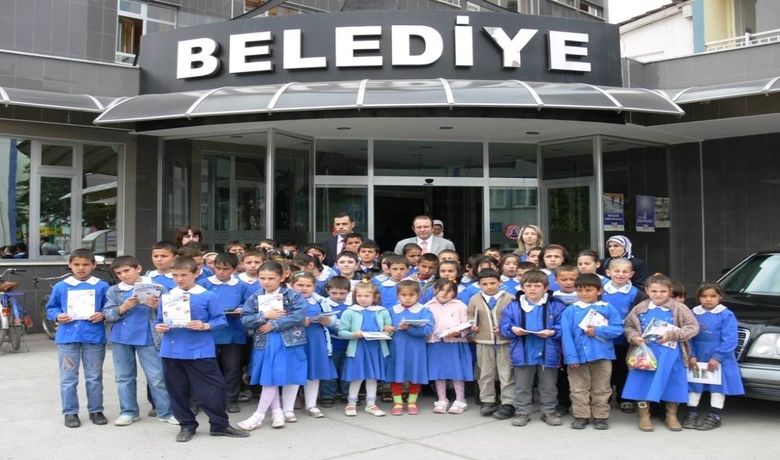 Öğrencilerden Kamu Kurumlarına Ziyaret - Samsun'un Bafra ilçesinde, Sürmeli Köyü İlköğretim Okulu öğrencileri, öğretmenleri nezaretinde ilçede bulunan bazı kurumları ziyaret etti.