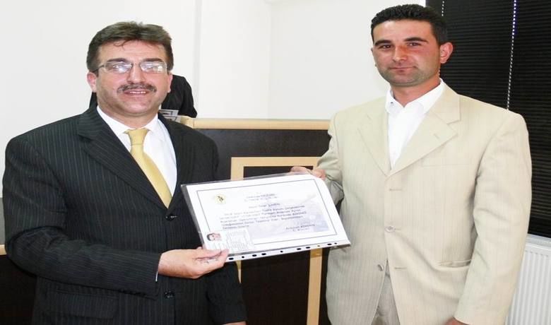 Biçerdöver Operatörlerine Sertifika - Samsun Bafra ilçesinde düzenlenen biçerdöver kursunu tamamlayan kursiyerlere sertifikaları verildi.